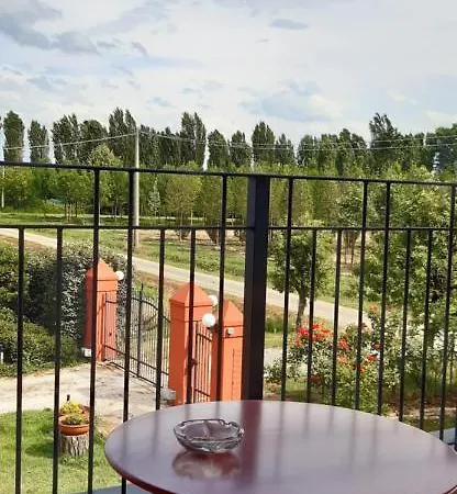 Couette-café Santa Maria Di Lorgana 3*