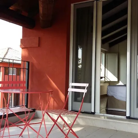Couette-café Santa Maria Di Lorgana 3*
