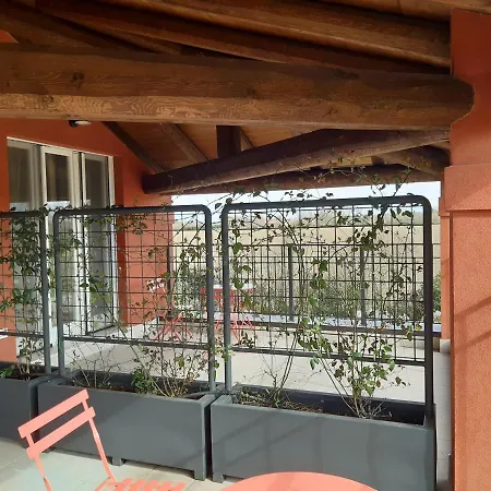 Couette-café Santa Maria Di Lorgana 3*